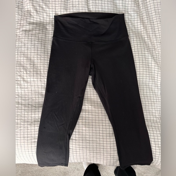 Black Cropped Lululemon Wunder Under Pant - Picture 6 of 8